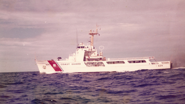 Photo of Dauntless underway 1973