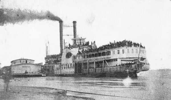 Photo: Paddlewheel steamboat Sultana