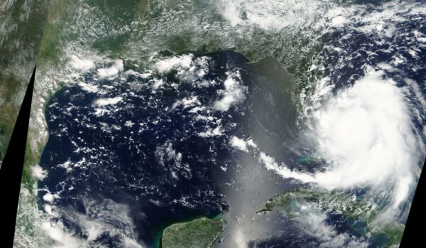 Satellite photo: Rectangle covering 33 N 75 W to 20 N 100 W on Aug. 25, 2005