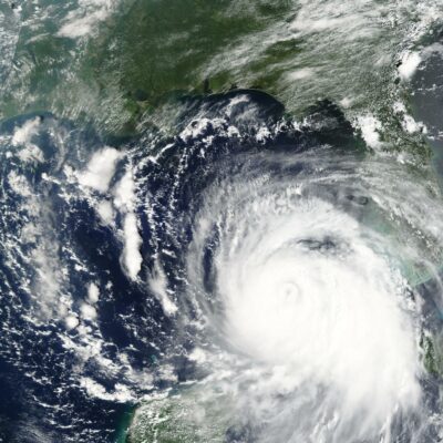 Satellite photo: Rectangle covering 33 N 75 W to 20 N 100 W on Aug. 27, 2005