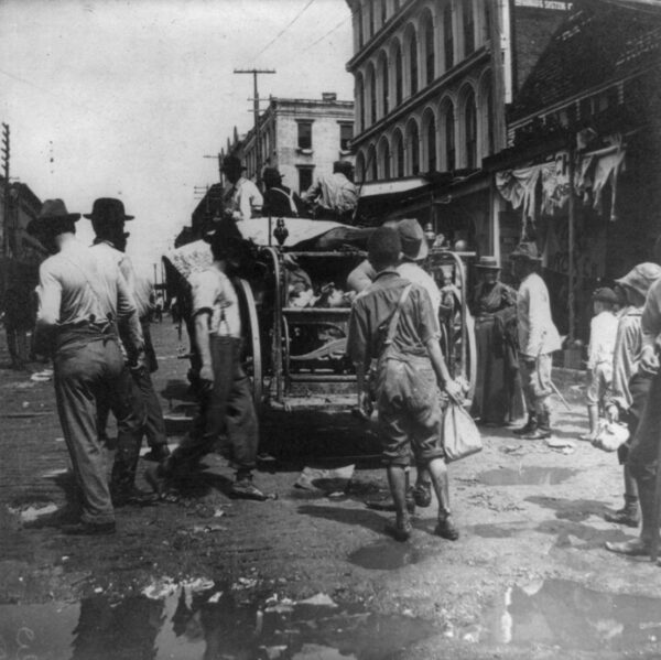 Photo: Citizens of Galveston used a horse-drawn cart to collect the dead for burning or burial.